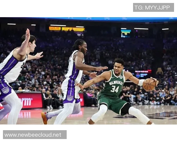 残阵绿军27分狂屠雄鹿，20记三分射穿密尔沃基，字母哥复出19+11